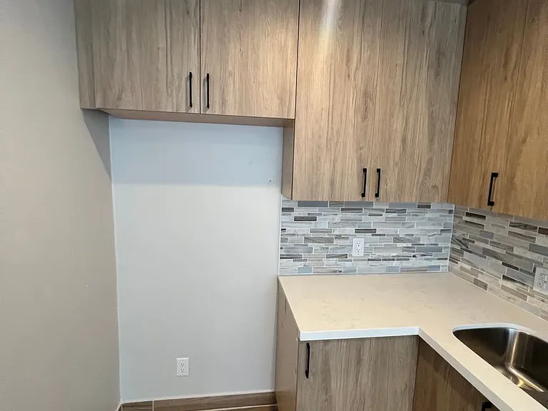 20301 Cohasset St — Photo 4