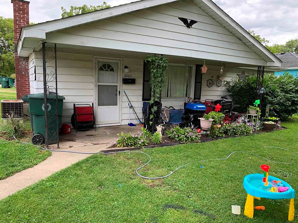 1st image of 3202 E Grays Ct
