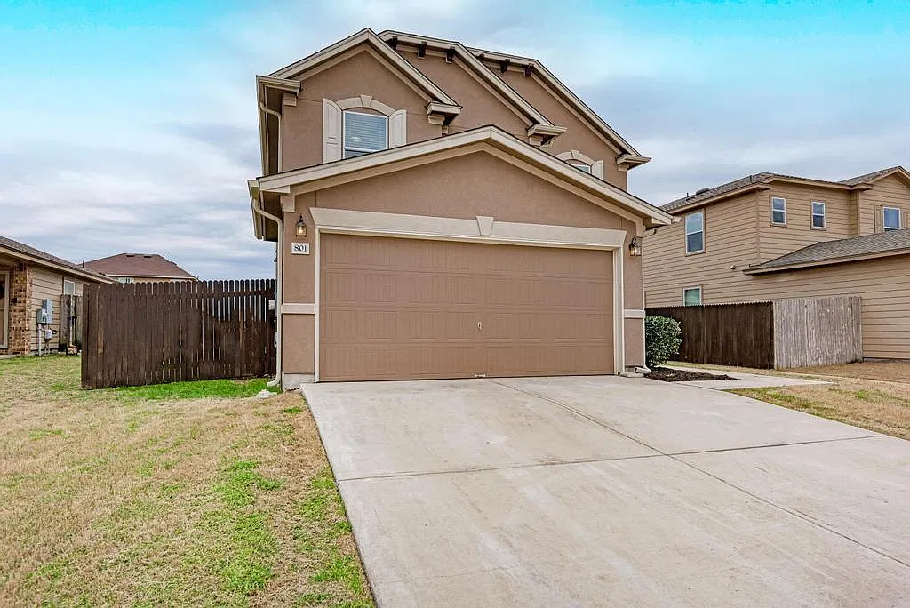 3 bed, 2.5 bath, 1808 sqft, $2,200 — Photo 3