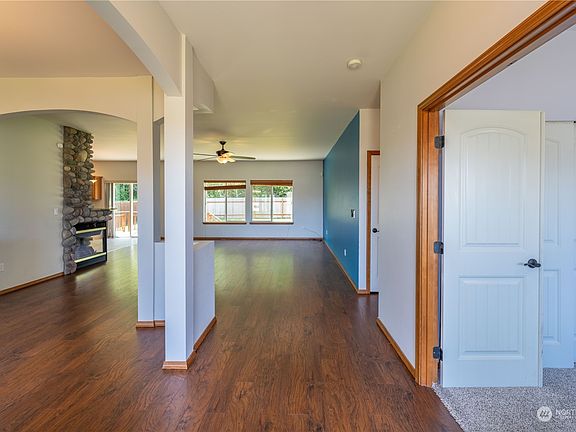 3rd image of 1146 Eckard Avenue
