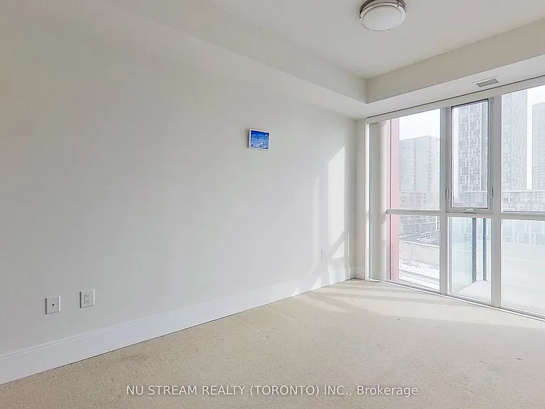 560 Front St W #829 — Photo 22