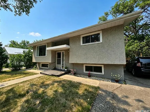 411 Cypress STREET, Maple Creek, SK S0N 1N0