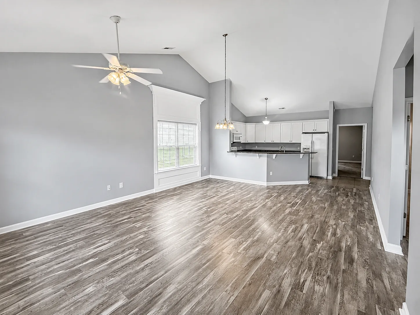3 bed, 1328 sqft, $1,900 — Photo 2
