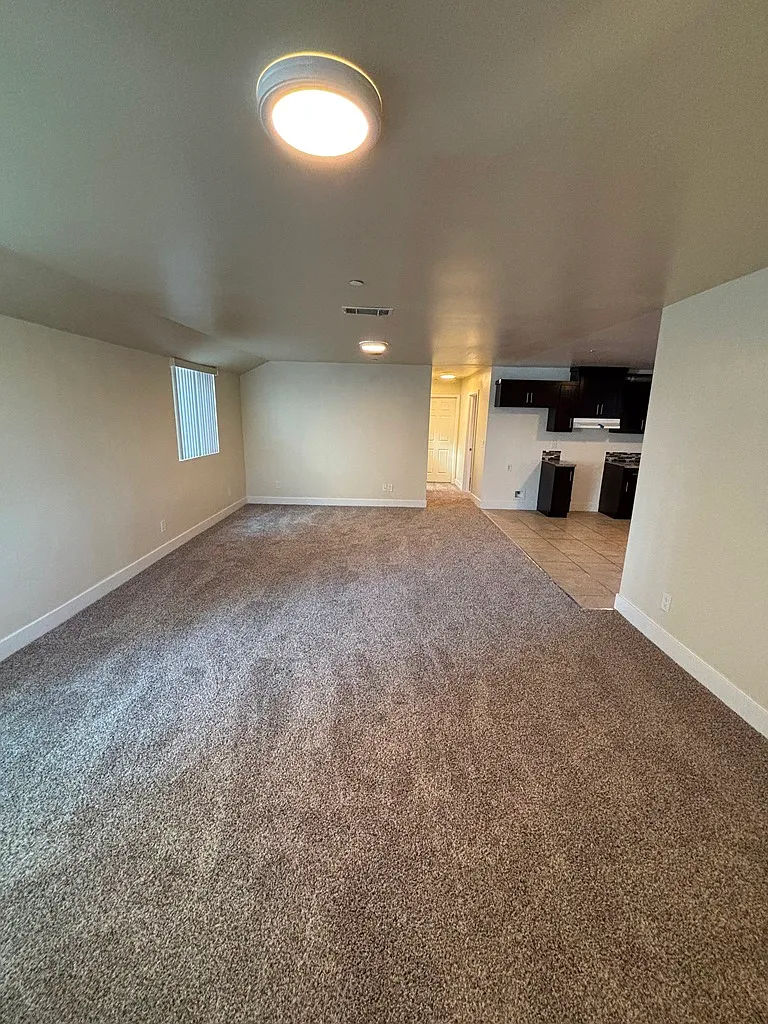 5 bed, 1820 sqft, $3,800 — Photo 3