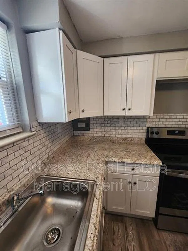 2 bed, 1.0 bath, 750 sqft, $1,900 — Photo 1