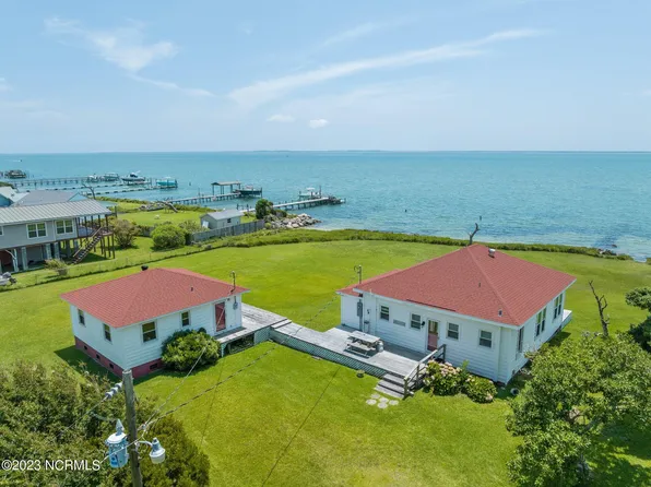 782 Island Road, Harkers Island, NC 28531