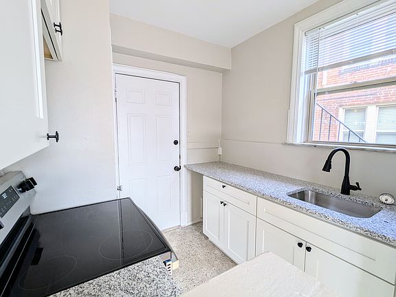 5th image of 4204 Ellenwood Ave APT 213