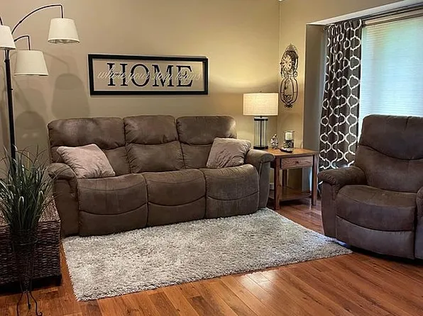 5705 NE 36th Ct, Berwick, IA 50032