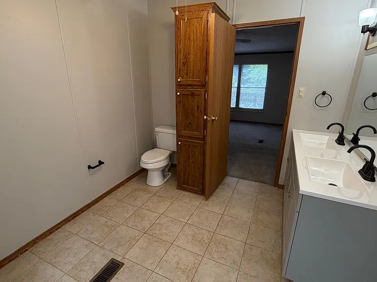 121 Rainwood Dr — Photo 10