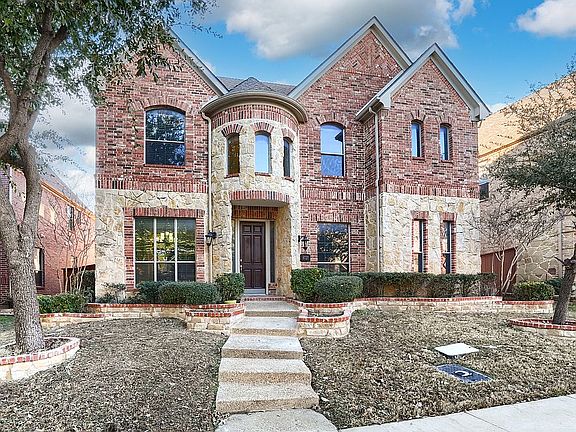 2nd image of 8727 Lindenwood Ln