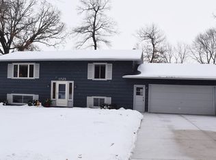 1725 Woodcrest Ave, Owatonna, MN 55060