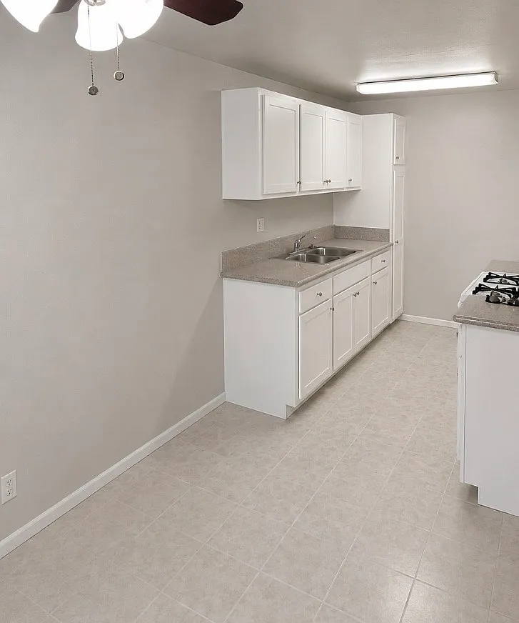 2 bed, 900 sqft, $1,900 — Photo 4