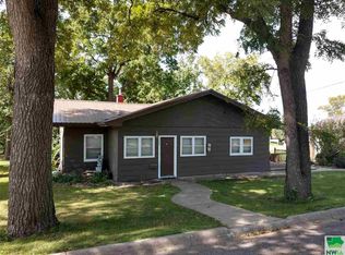 304 Oak St, Ireton, IA 51027