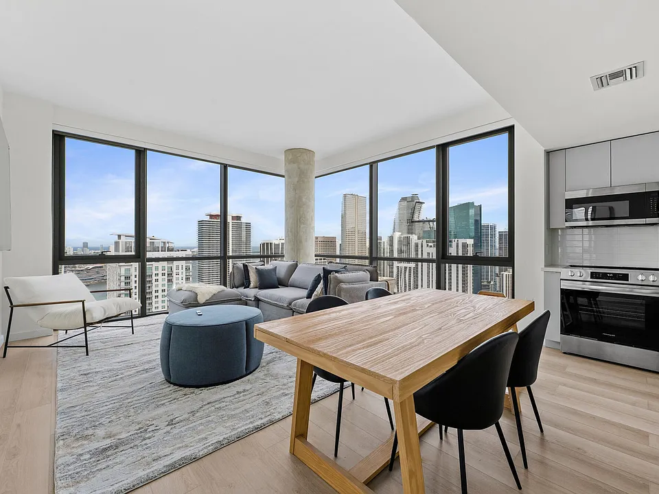 Model Living Room/ Kitchen