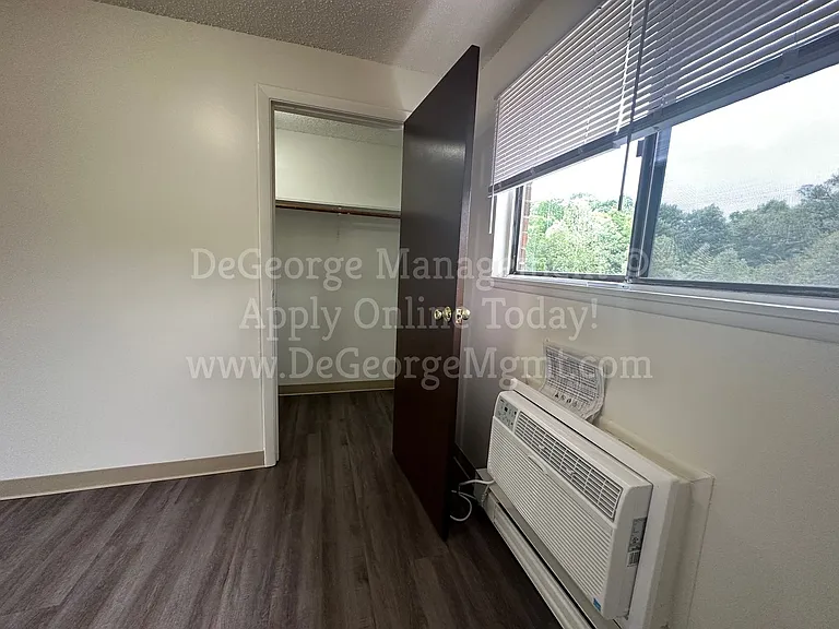 Oak Ridge Manor Apartments — Photo 13