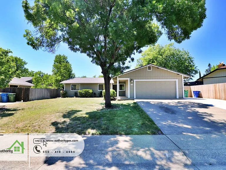 1744 Kildare Dr — Photo 3