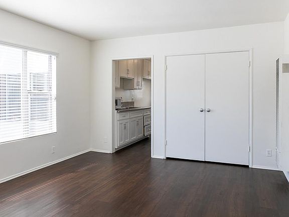 5th image of 5903 Cahuenga Blvd APT 4