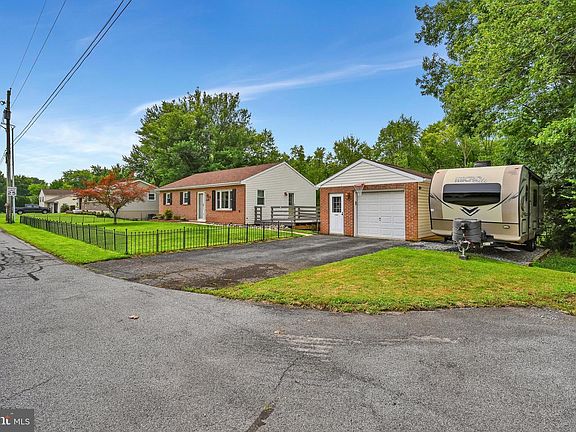3rd image of 301 Grant Rd