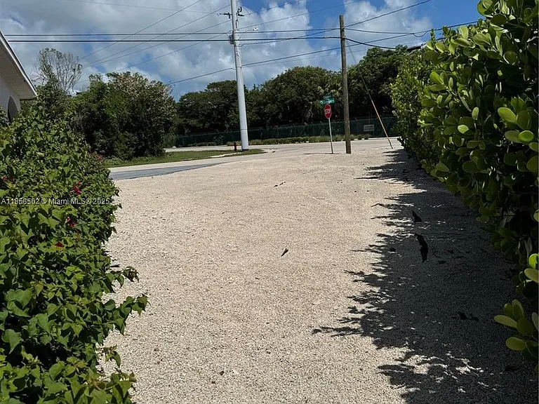1301 Grouper Dr — Photo 14