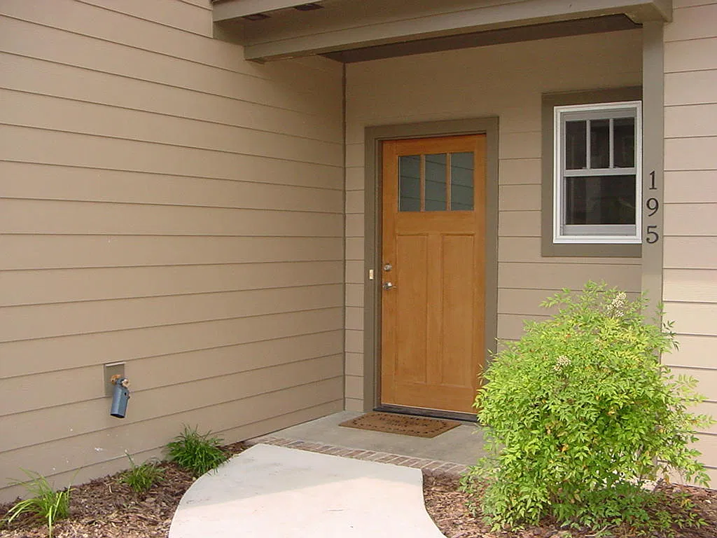 3 bed, 2.5 bath, $2,200 — Photo 2