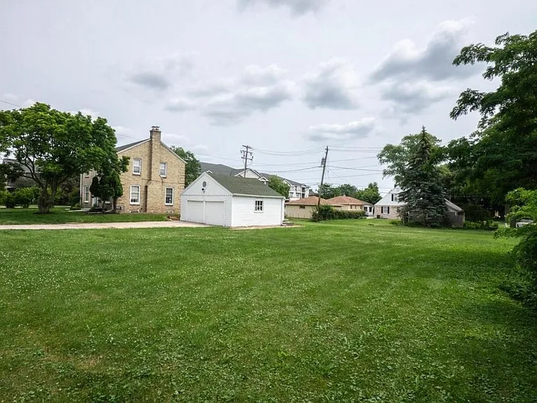 5572 N Bethmaur Ln — Photo 3