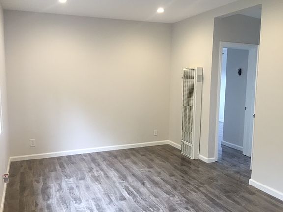 2nd image of 3408 Bellevue Ave APT 5