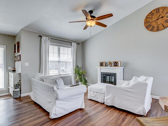 3rd image of 742 Cherrywood Ct