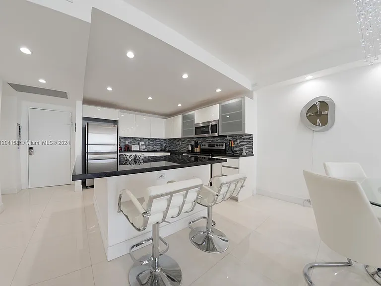 5601 Collins Ave #1603 — Photo 9