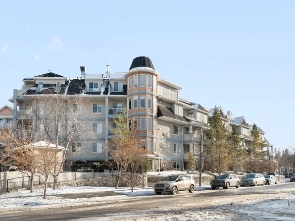 2422 Erlton St SW, Calgary, AB T2S 3B6