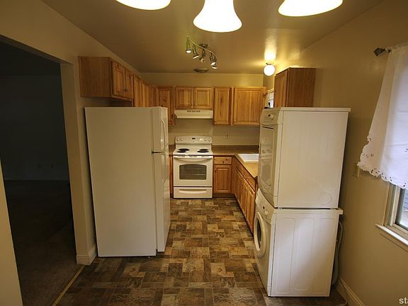 2nd image of 811 Modesto Ave