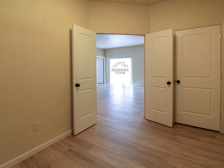 114 S Tweedt Pl — Photo 10