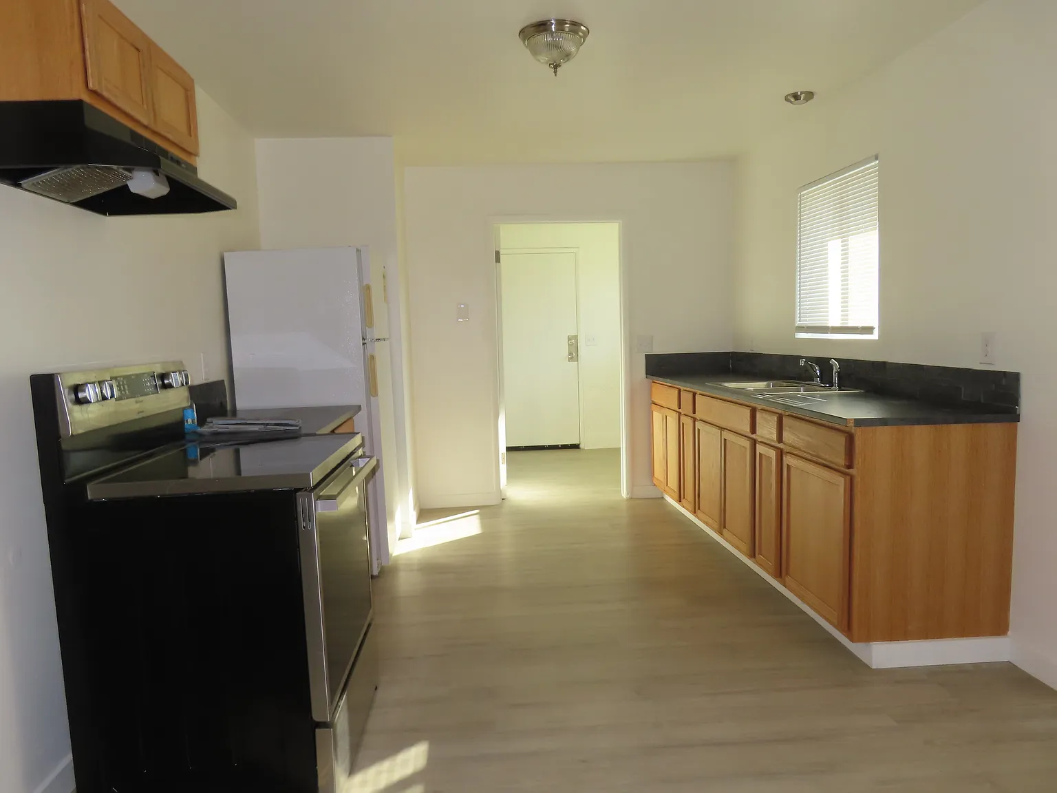 1 bed, 750 sqft, $1,100 — Photo 4