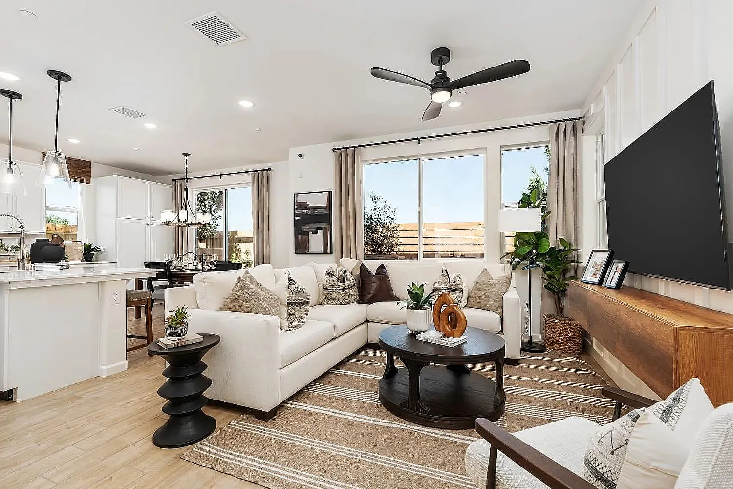 3 bed, 1651 sqft, $2,599 — Photo 3