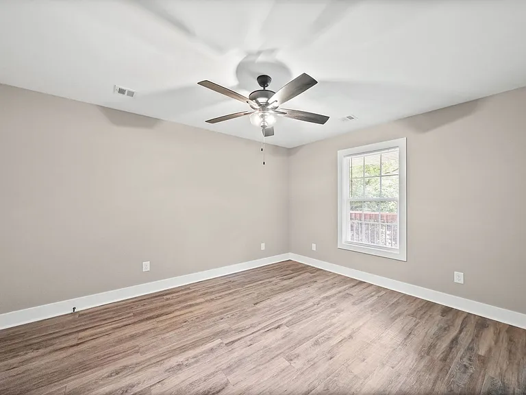 528 Poston St — Photo 18