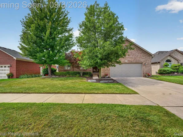 49719 Shenandoah Dr, Macomb, MI 48044