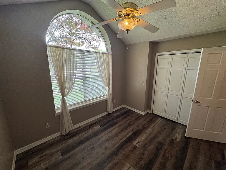 608 Cypress Ave — Photo 9