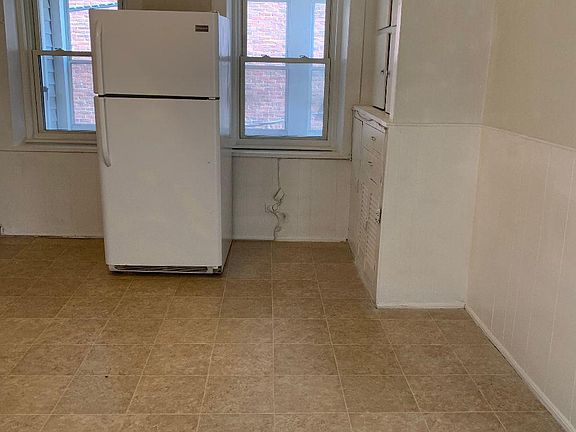 5th image of 93 W Pearl St APT 8