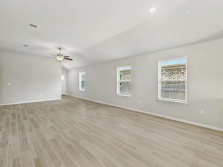 149 Hackberry Ln — Photo 8