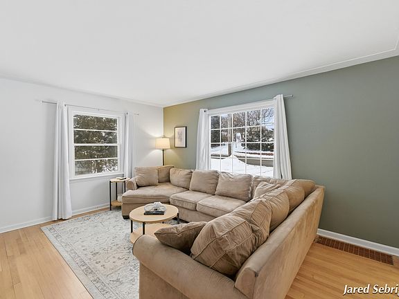 5th image of 2715 Eastern Ave SE