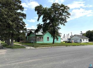 228 W 2nd St, Miller, SD 57362