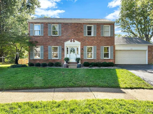 2358 Sportsmen Hill Dr, Chesterfield, MO 63017