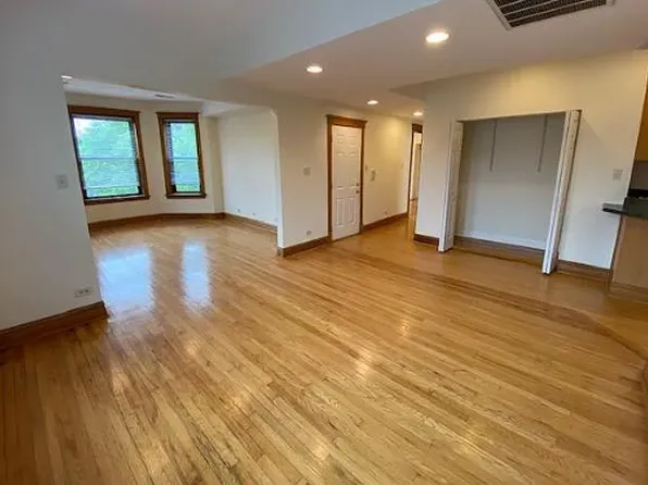 2701 N St Louis Ave APT 1A, Chicago, IL 60647