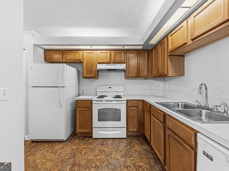 401 Maggie Way — Photo 9