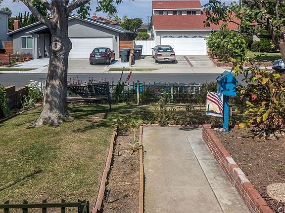 4th image of 19409 Hinsdale Ave