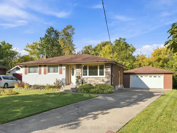 13 Hardwood Grv, Saint Catharines, ON L2P 1K3
