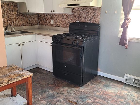 4th image of 2251 Ackley Ave #276