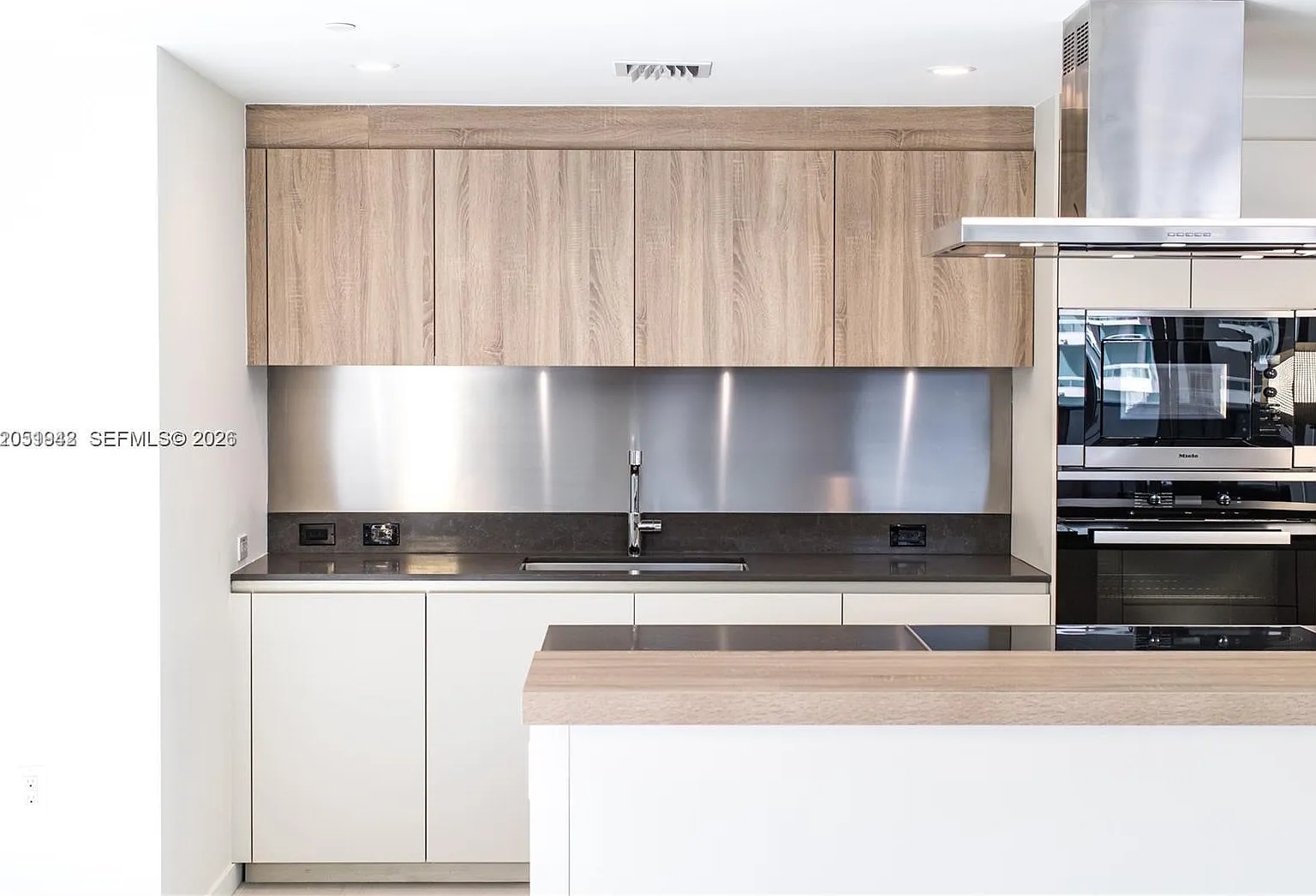 Brickell Flatiron Condo — Photo 4