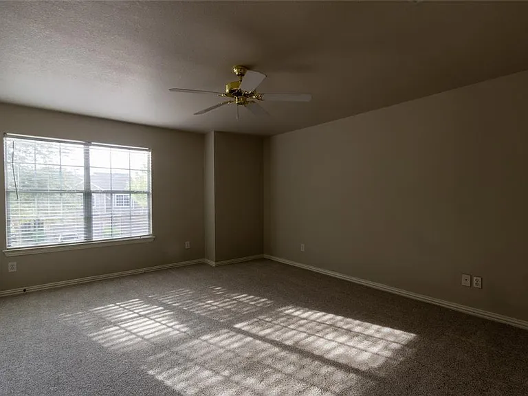 10008 Dryden Ln — Photo 13