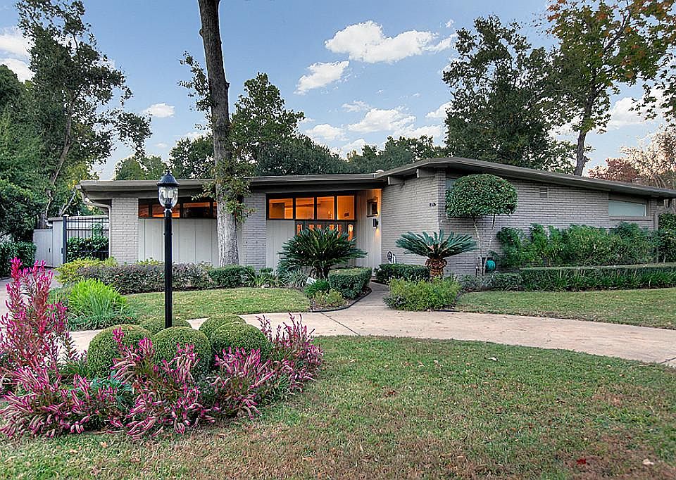1st image of 8326 Hunters Creek Dr