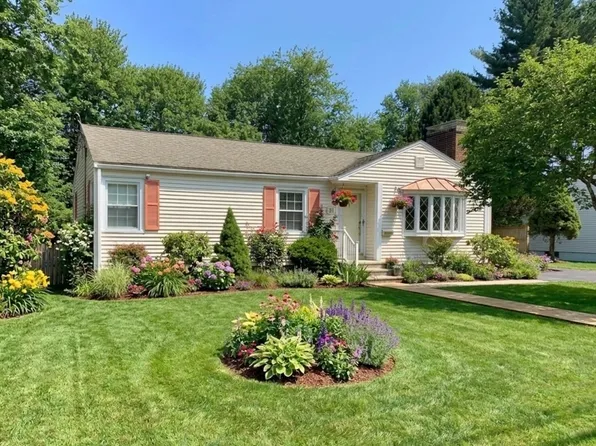 31 Francis Ave, Shrewsbury, MA 01545